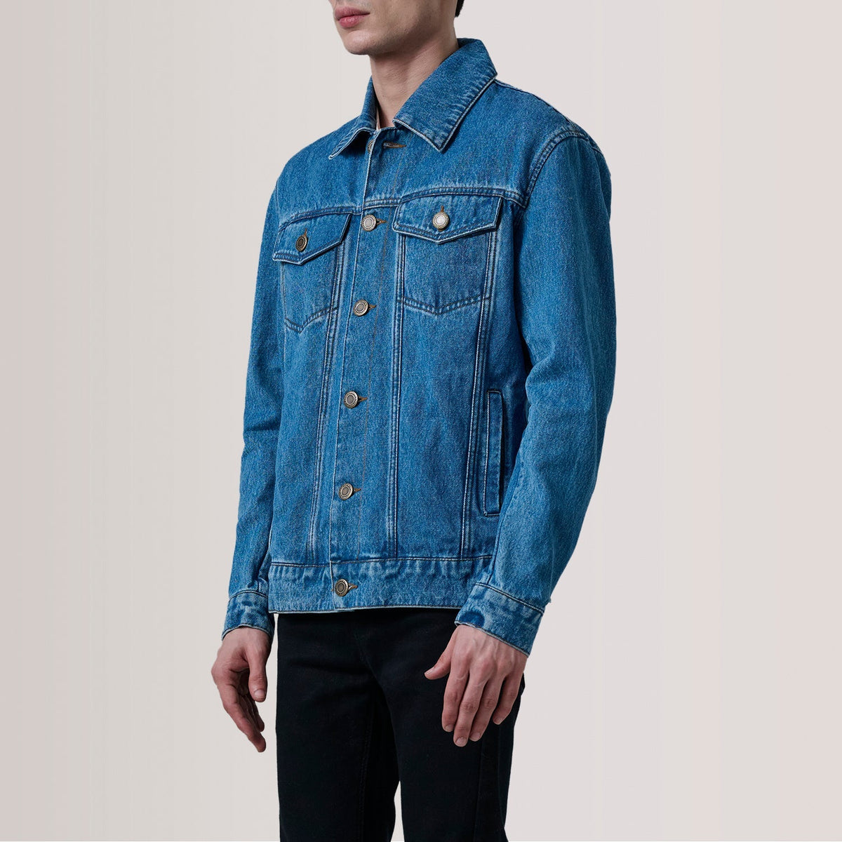 Conard أزرق Denim Trucker جاكيت جلد رجالي For Men - Lateral Side Profile View Showing Sleeve Cut &amp; Athletic Taper Fit