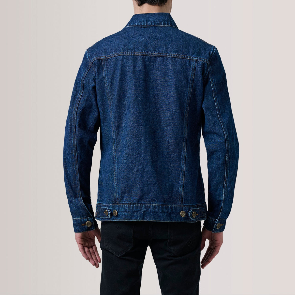 
تفاصيل مقربة of Classic Collar & Heavy-Duty Zipper Hardware on Conard Dark أزرق Denim Trucker جاكيت جلد رجالي For Men