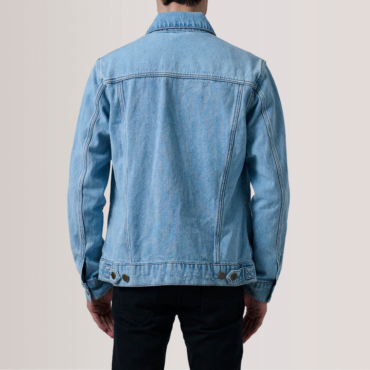 Close-Up Detail of Classic Collar &amp; Heavy-Duty Zipper Hardware on Conard Light أزرق Denim Trucker جاكيت جلد رجالي For Men