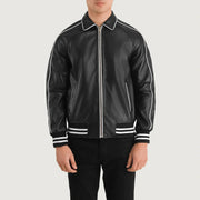 Close-Up Detail of Shirt collar &amp; Zipper Hardware on Cooper أسود Leather Varsity جاكيت جلد رجالي