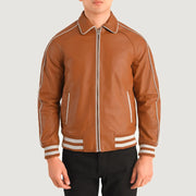 Close-Up Detail of Shirt collar &amp; Zipper Hardware on Cooper بيج بني Leather Varsity جاكيت جلد رجالي