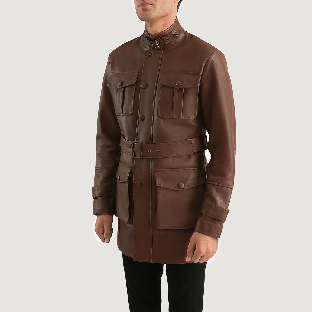 
Brown Cowhide leather Jacket - عرض خلفي يوضح تفصيل الأكتاف المتقن والحاشية النظيفة