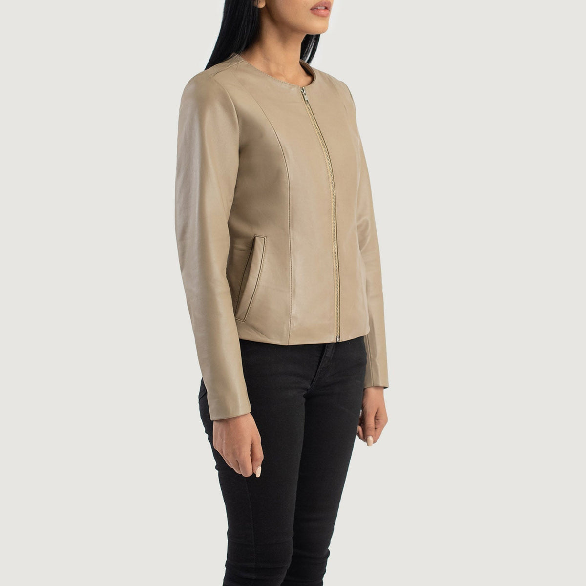 
Beige Sheepskin Leather Biker Jacket - عرض خلفي يوضح تفصيل الأكتاف المتقن والحاشية النظيفة