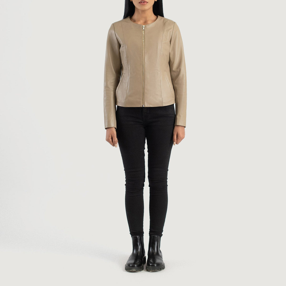 
Elixir Beige Collarless Leather Jacket - عرض جانبي يوضح قَصّة الأكمام المريحة