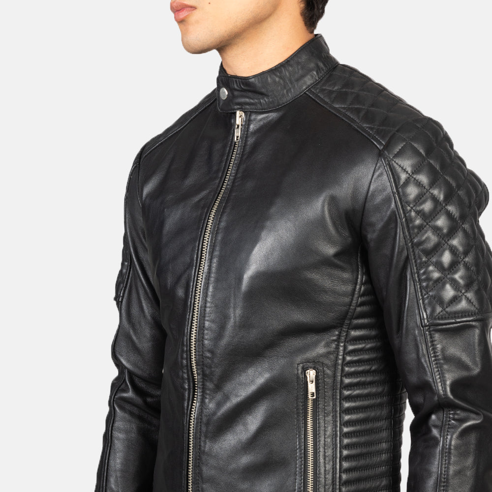 
عرض البطانة الداخلية Showing Quilted Polyester Lining & جيبان داخليان عمليان
