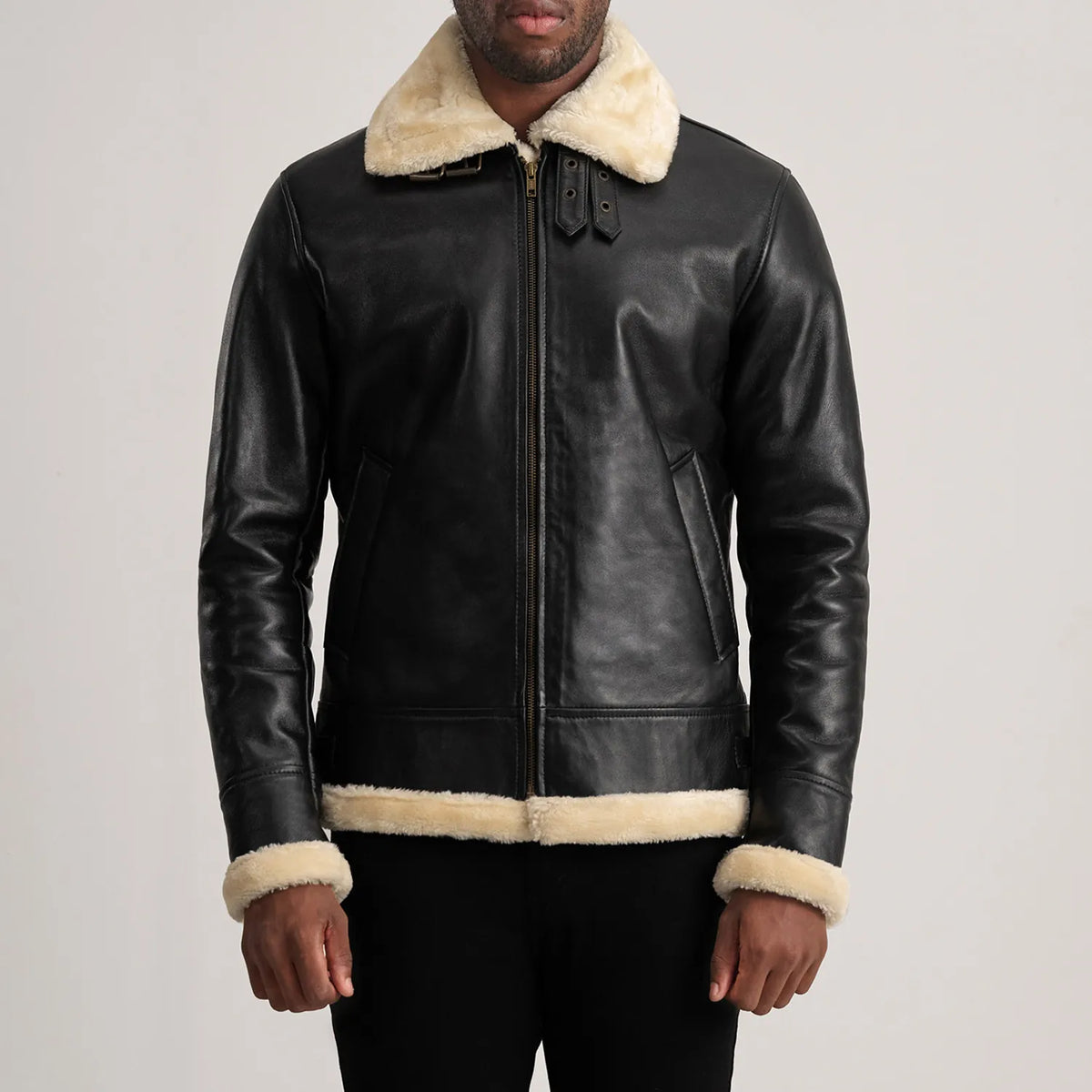 
تفاصيل مقربة of Buckled Collar & Zipper Hardware on Francis B-3 Black Leather Bomber Jacket