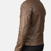 
عرض البطانة الداخلية Showing Quilted Polyester Lining & جيبان داخليان عمليان
