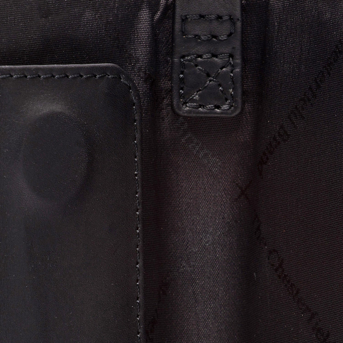 Styled Fit Perspective of Glasses Case Maplewood نسائي on Model - Natural Daylight Drape