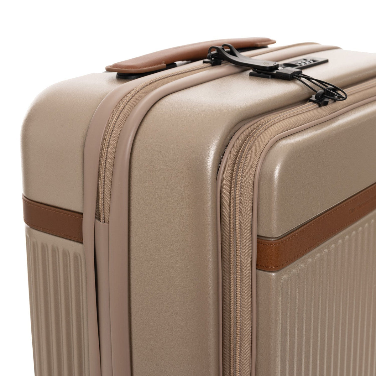 
Tailored Rib Cuffs & Hem Craftsmanship Construction Detail on Hand Luggage Suitcase Front Pocket Zuna نسائي نسائي