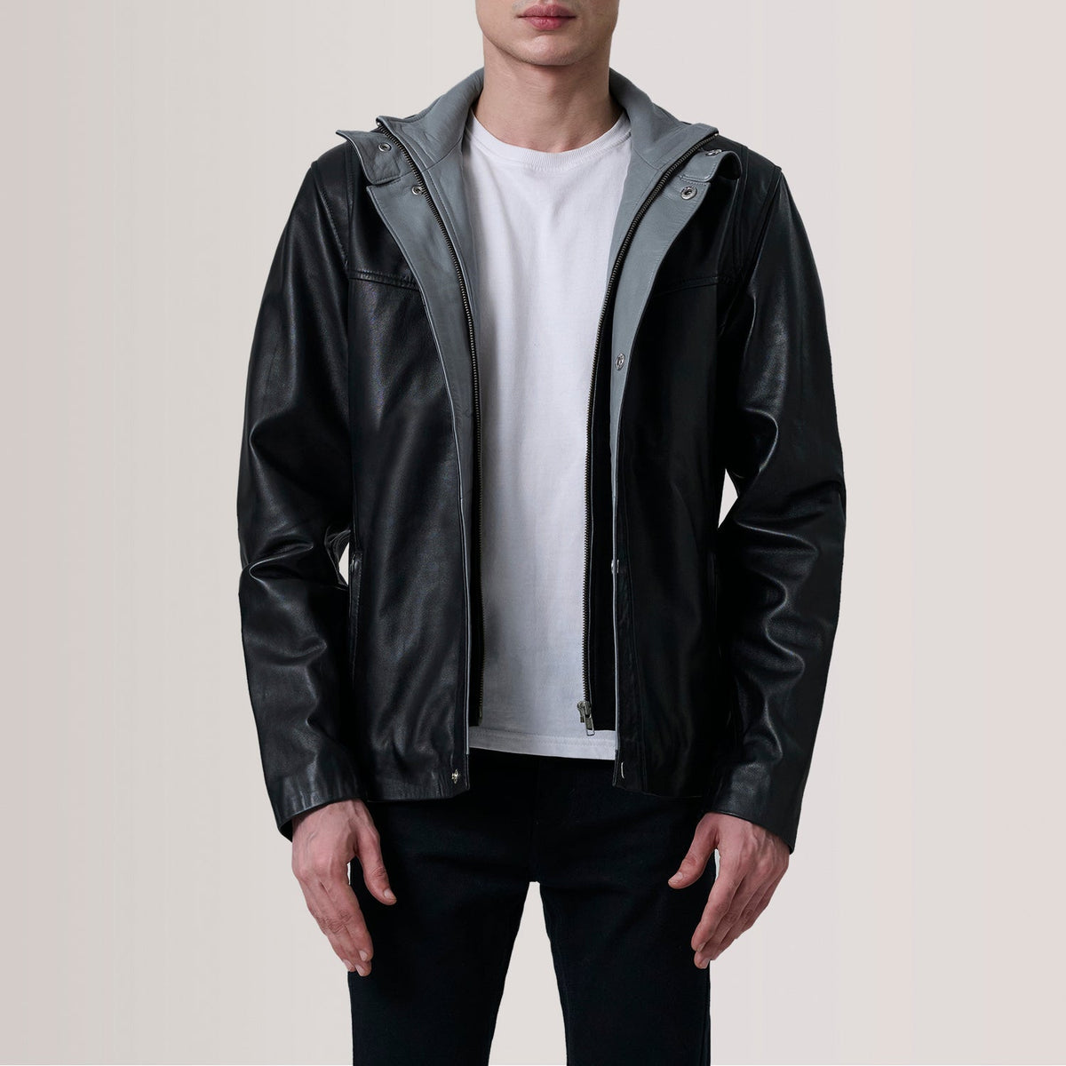 
Henrik Grey Suede Cafe Racer For Men in Grey Goatskin Suede - عرض أمامي وقَصّة مفصلة أنيقة | شراء أونلاين عبر المتجر الرسمي