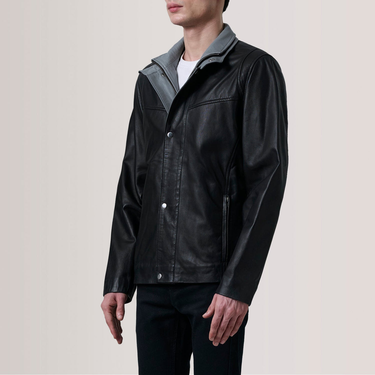 
Henrik Grey Suede Cafe Racer For Men - عرض جانبي يوضح قَصّة الأكمام المريحة
