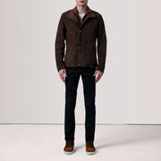 
مظهر الارتداء على موديل لـ  Henrik Grey Suede Cafe Racer For Men على عارض أزياء - انسيابية طبيعية في ضوء النهار