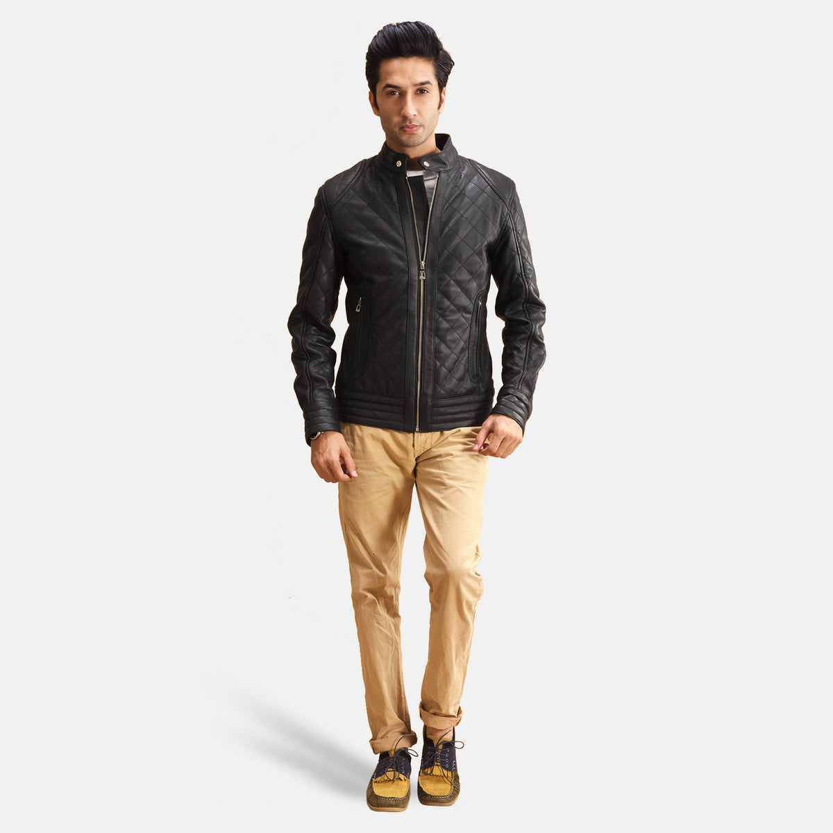 Henry مبطن أسود جاكيت جلد رجالي - Lateral Side Profile View Showing Sleeve Cut &amp; Athletic Taper Fit
