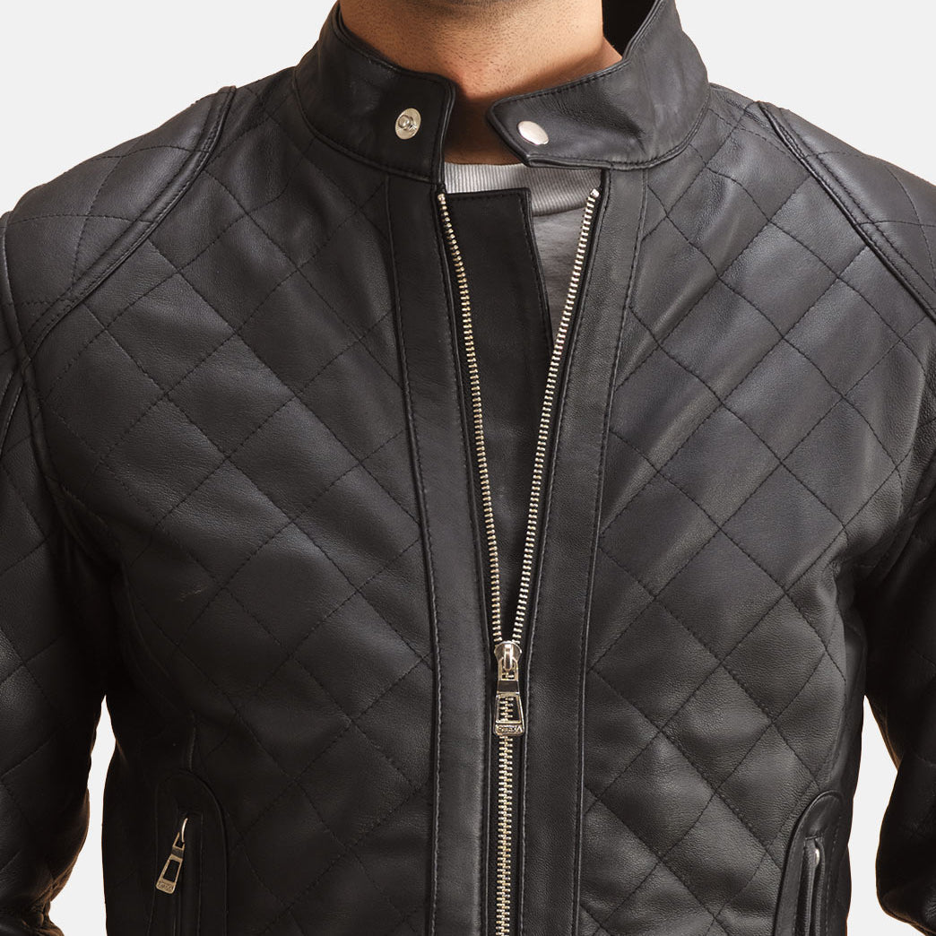 Close-Up Detail of Band with Snap Button &amp; Zipper Hardware on Henry مبطن أسود جاكيت جلد رجالي