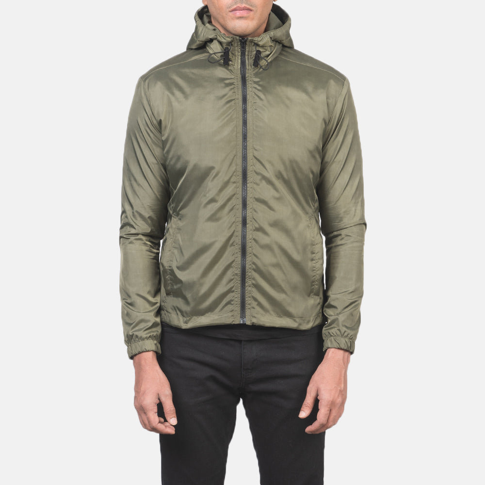 Close-Up Detail of High Neck with Hood &amp; Zipper with wind flap Hardware on Men's Jimmy أخضر Hooded Windbreaker جاكيت جلد رجالي