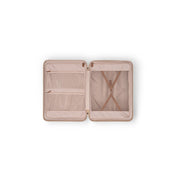 Close-Up Detail of Classic Collar &amp; Heavy-Duty Zipper Hardware on Large Suitcase Zuna نسائي
