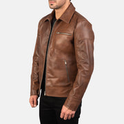 
مظهر الارتداء على موديل لـ  Lavendard Brown Leather Biker Jacket على عارض أزياء - انسيابية طبيعية في ضوء النهار