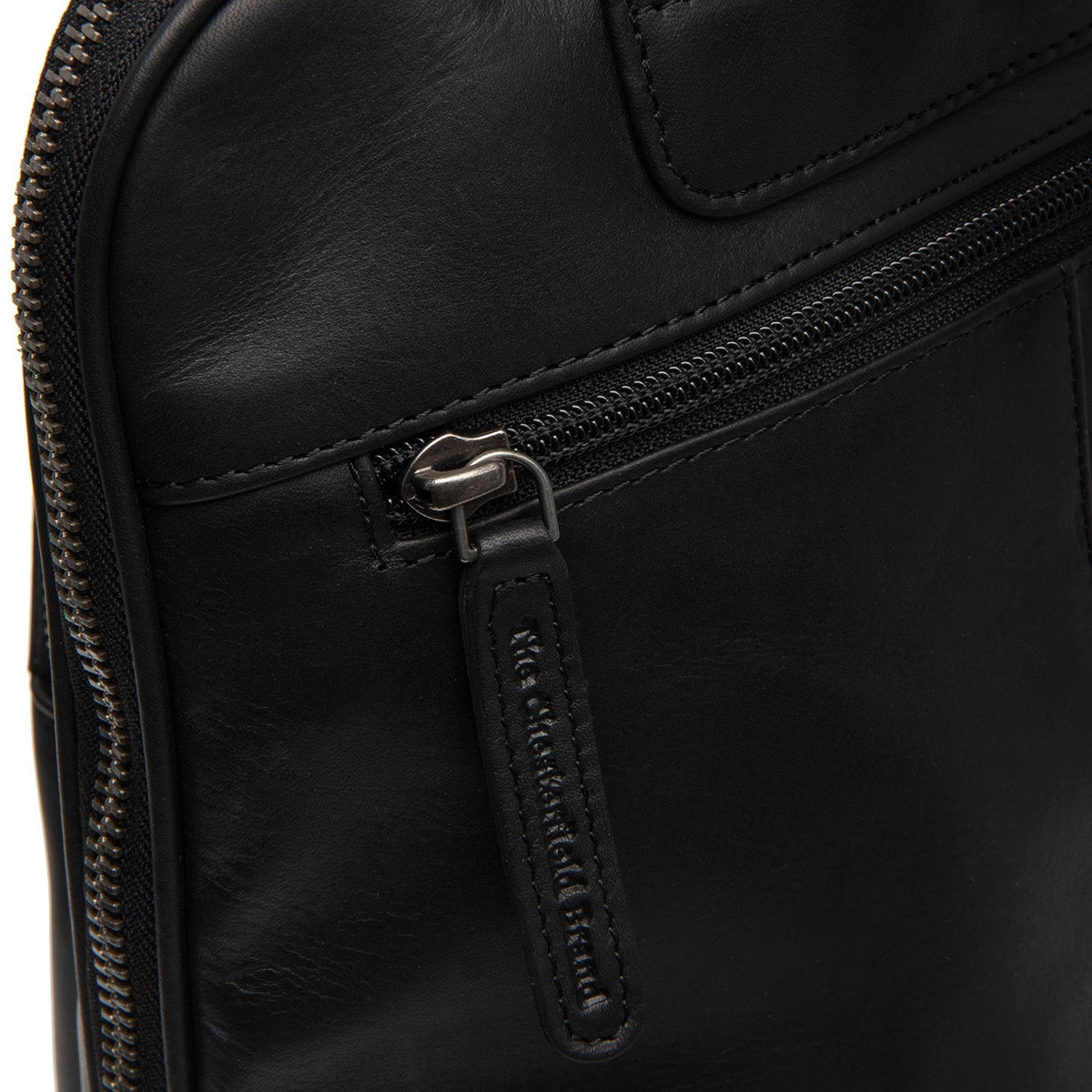 100% Full-Grain Wax Pull-Up 100% Full-Grain Leather Grain Texture &amp; Handcrafted Patina Detail