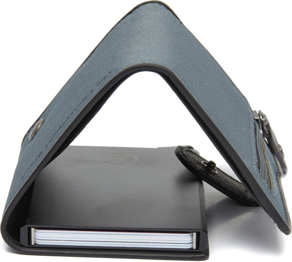 Delsbo Full-Grain Leather Card Holder نسائي - Structured Side Profile Showing Gusset Depth &amp; Expansion Capacity