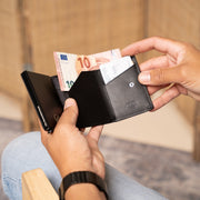 Lancaster Full-Grain Leather Card Holder نسائي - Structured Side Profile Showing Gusset Depth &amp; Expansion Capacity