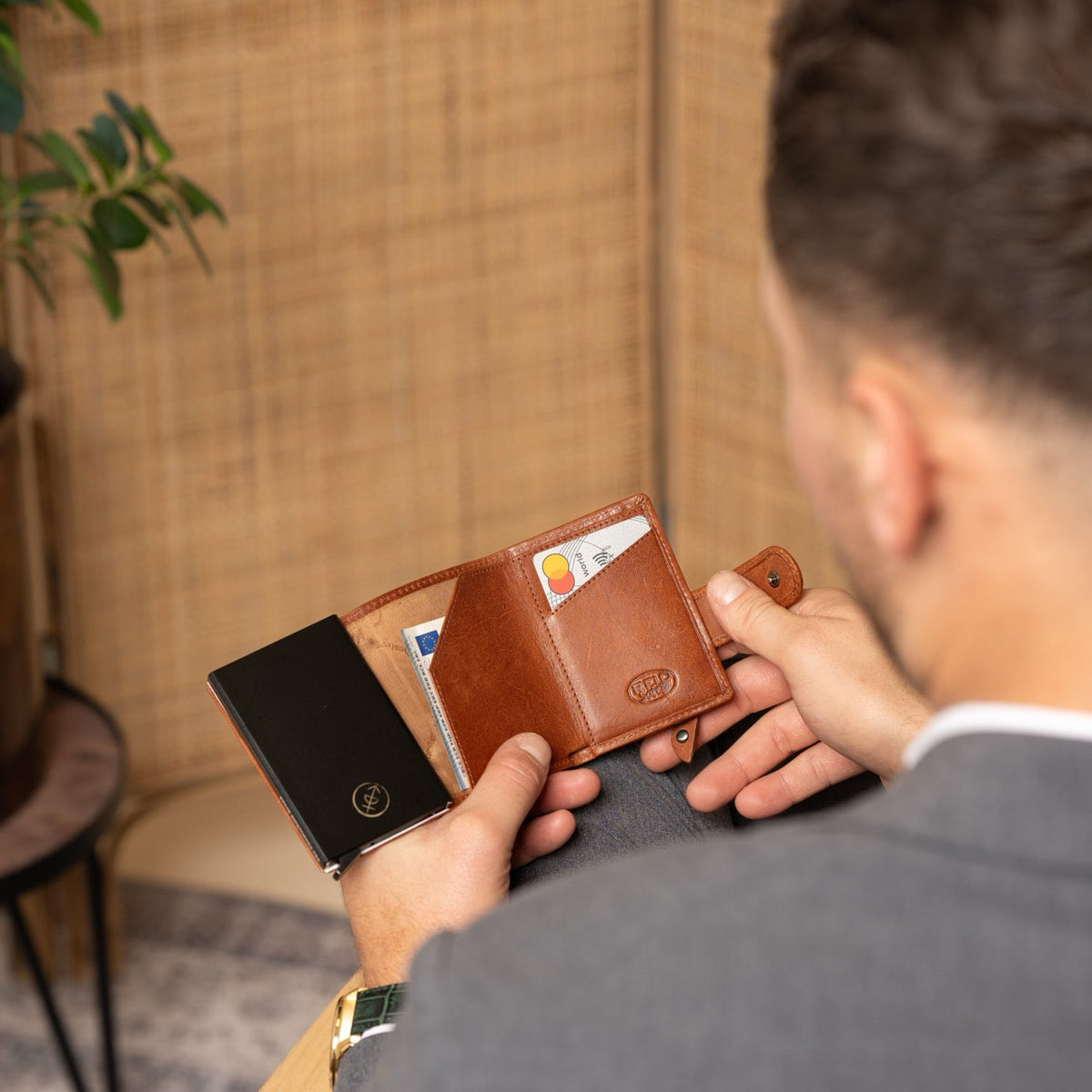 Larino Full-Grain Leather Card Holder نسائي – alternate product view 3
