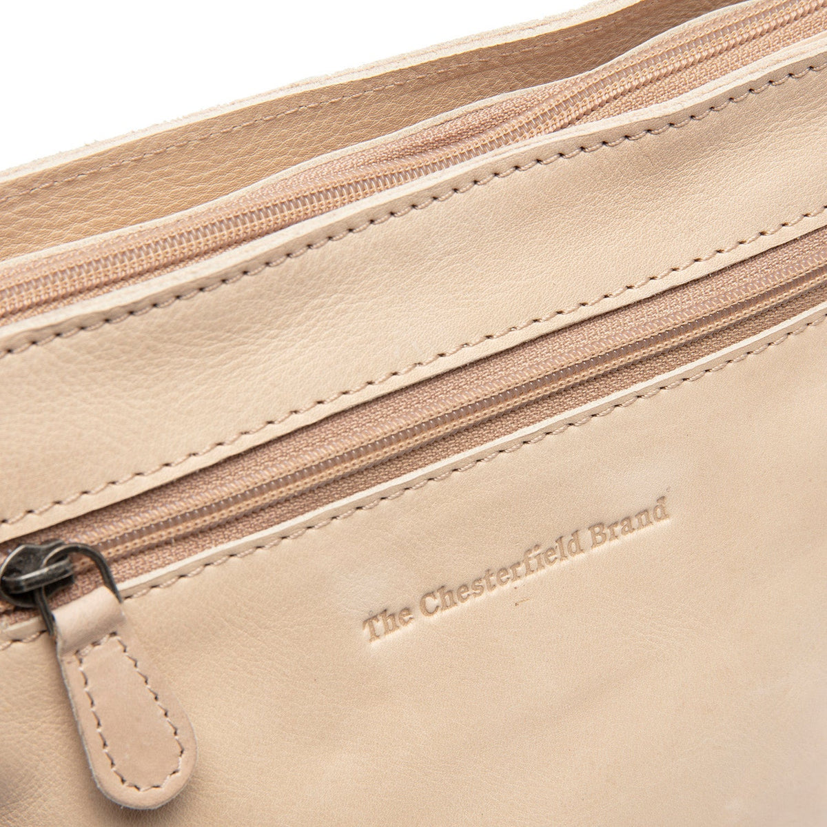 Aston جلد طبيعي فل جرين حقيبة كروس - Structured Side Profile Showing Gusset Depth &amp; Expansion Capacity