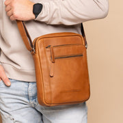 Dessau Full-Grain Leather Crossbody Bag رجالي – alternate product view 2