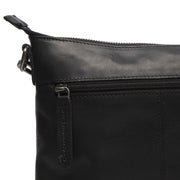 
Solid Antique Brass Hardware & Heavy-Duty Dual Zipper Detail on Faro حقيبة كروس جلدية