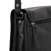 
عرض البطانة الداخلية Showing Dedicated Padded Laptop Sleeve & Multi-Compartment Organization
