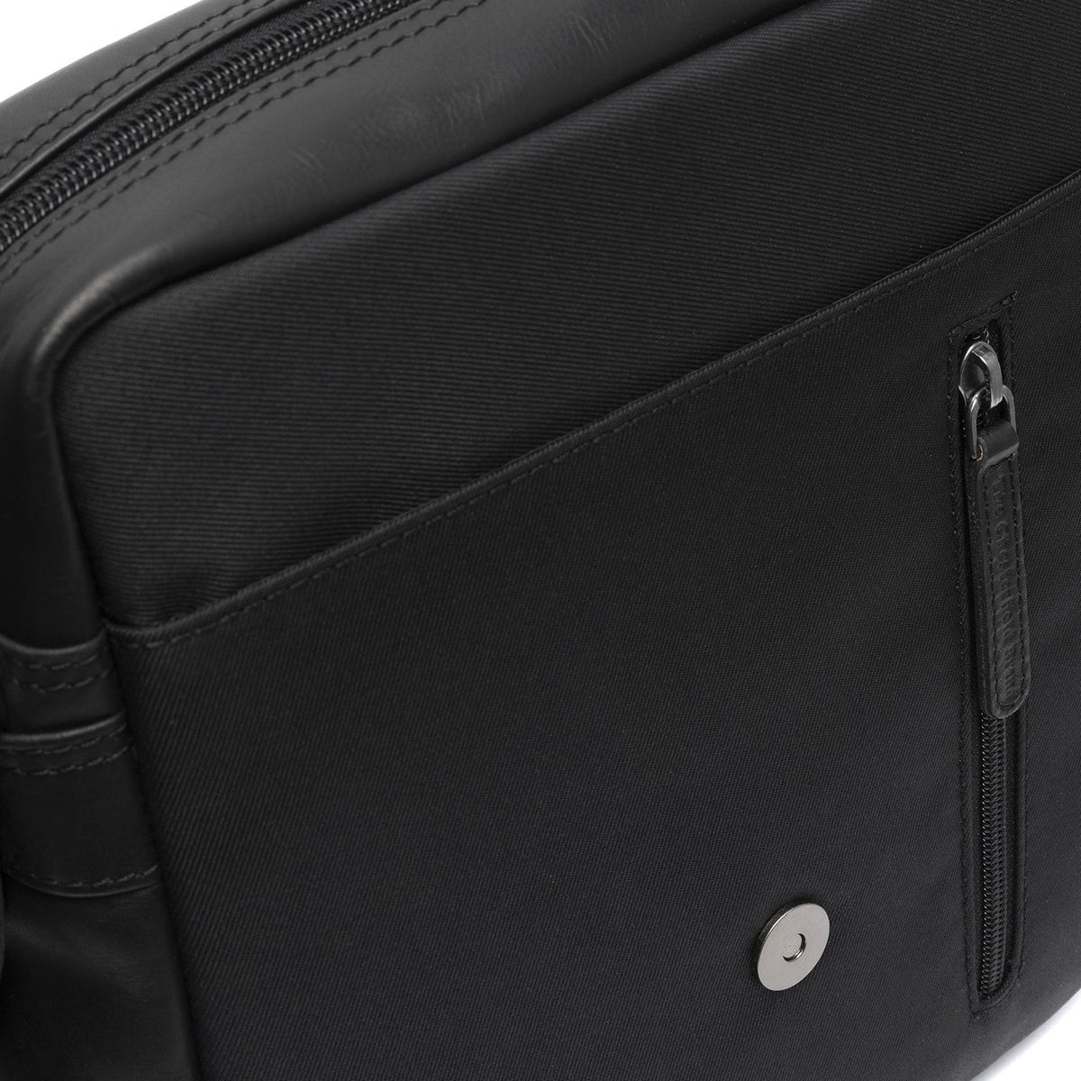 100% Full-Grain Wax Pull-Up 100% Full-Grain Leather Grain Texture &amp; Handcrafted Patina Detail