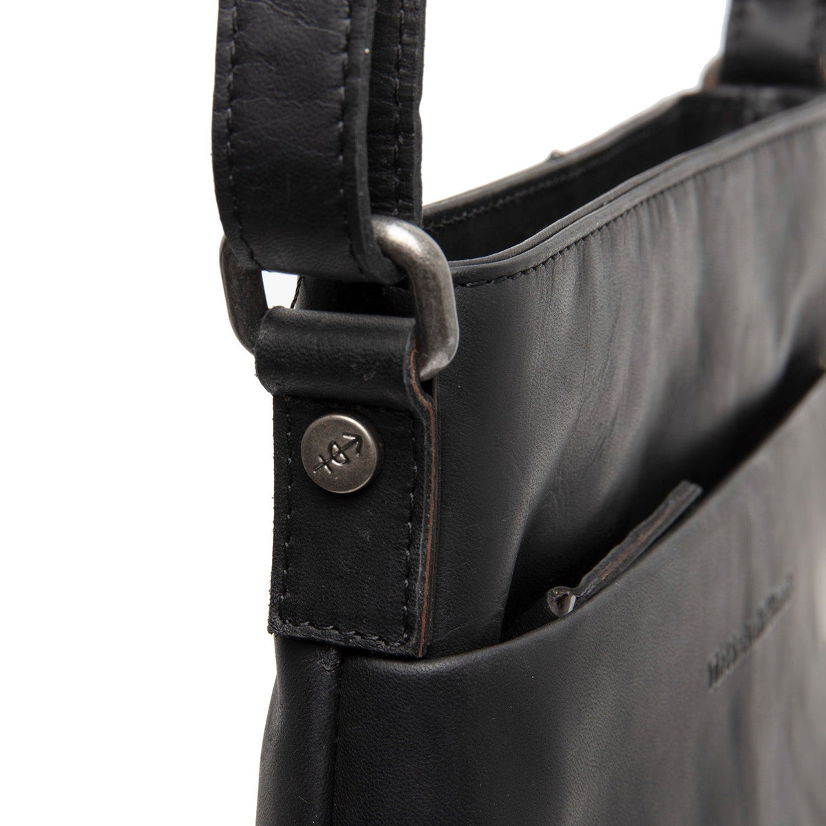 
عرض البطانة الداخلية Showing Dedicated Padded Laptop Sleeve & Multi-Compartment Organization