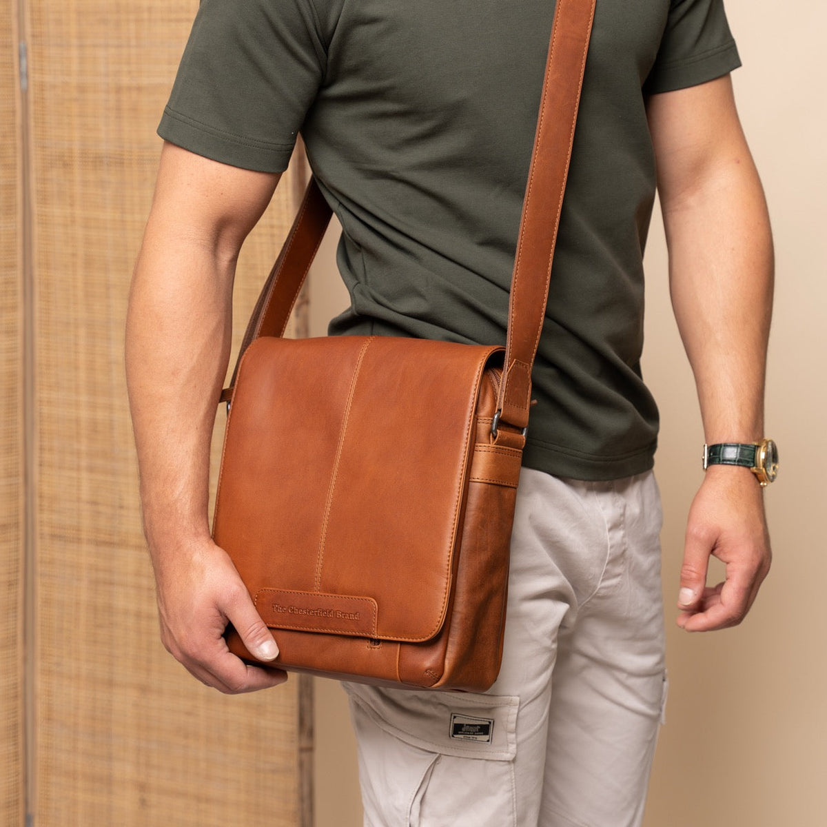 Raphael Full-Grain Leather Crossbody Bag رجالي – alternate product view 2