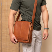 Raphael Full-Grain Leather Crossbody Bag رجالي – alternate product view 2
