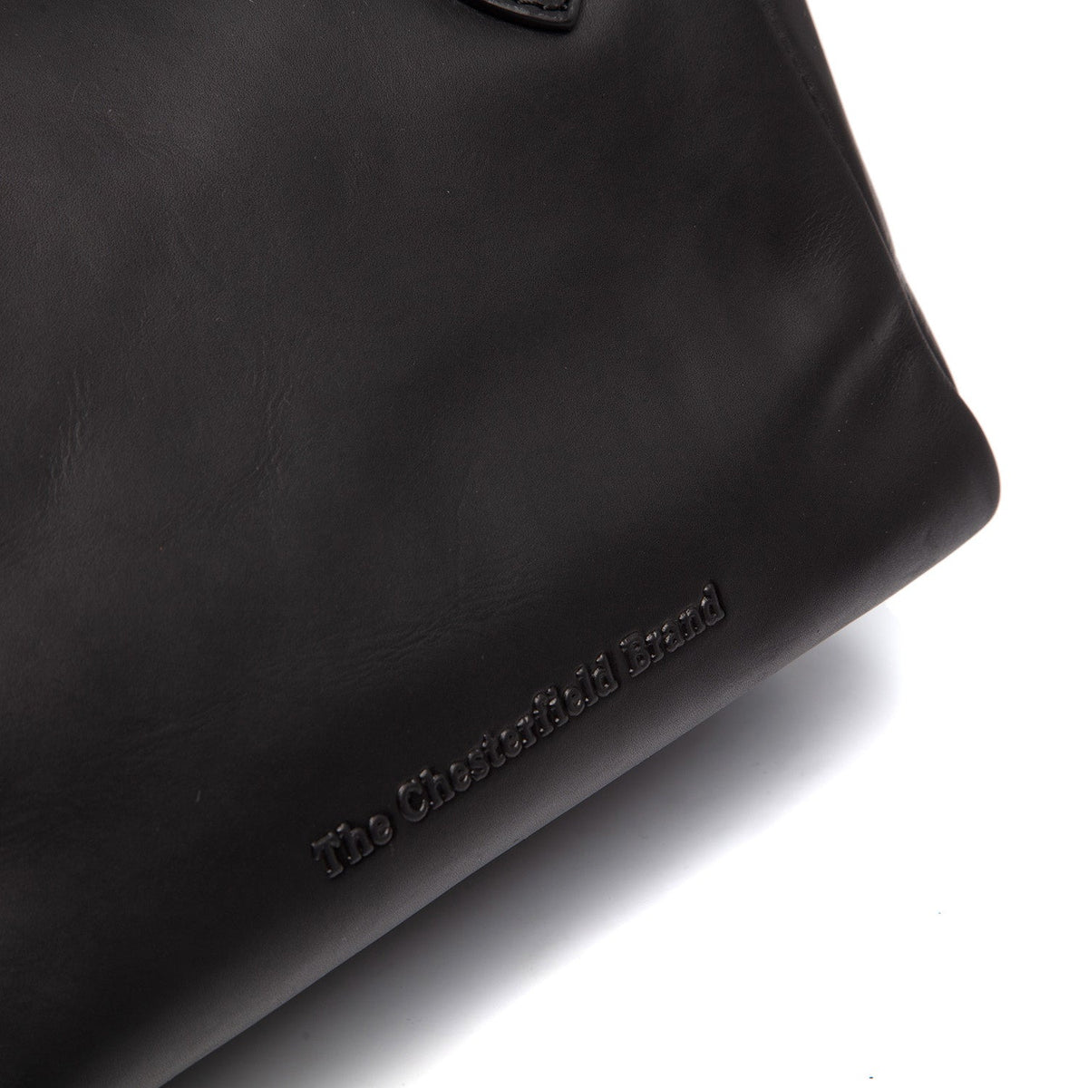 Chili Full-Grain Leather Handbag نسائي - Lateral Side Profile View Showing Sleeve Cut &amp; Athletic Taper Fit