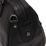 Close-Up Detail of Classic Collar &amp; Heavy-Duty Zipper Hardware on Dalford Full-Grain Leather Handbag نسائي