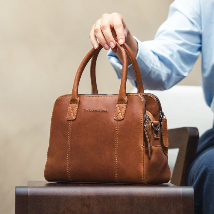 Styled Fit Perspective of Ezra Full-Grain Leather Handbag نسائي on Model - Natural Daylight Drape
