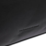 Close-Up Detail of Classic Collar &amp; Heavy-Duty Zipper Hardware on Hermosa Full-Grain Leather Handbag نسائي
