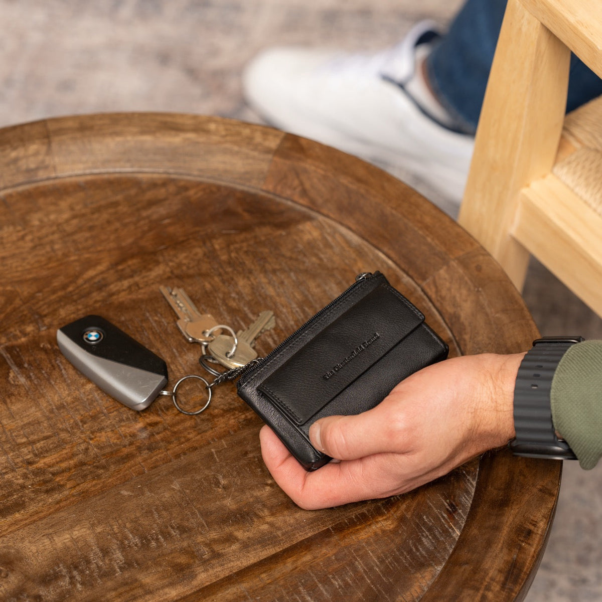 Torano Full-Grain Leather Key Case نسائي - Lateral Side Profile View Showing Sleeve Cut &amp; Athletic Taper Fit