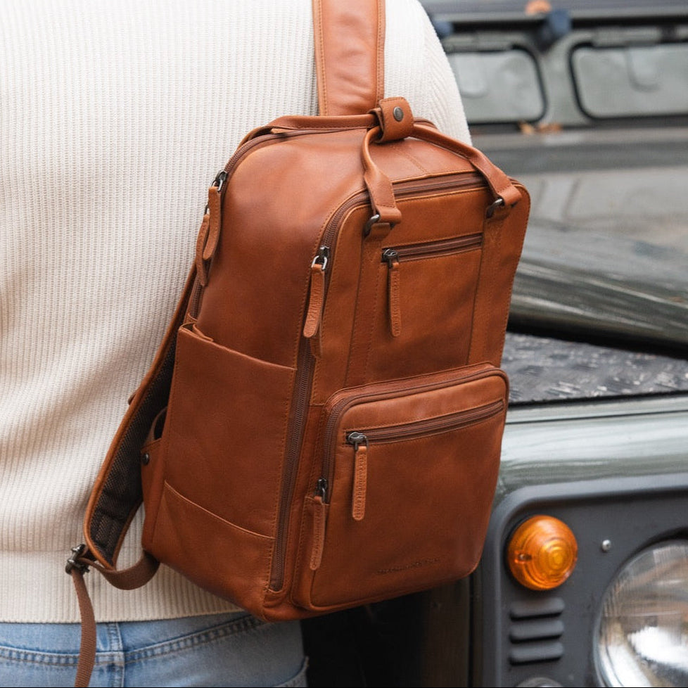 Calden Full-Grain Leather Laptop Backpack نسائي – alternate product view 2