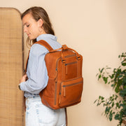 Calden Full-Grain Leather Laptop Backpack نسائي – alternate product view 3