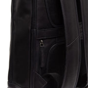 
Solid Antique Brass Hardware & Heavy-Duty Dual Zipper Detail on Detroit حقيبة ظهر جلدية للابتوب