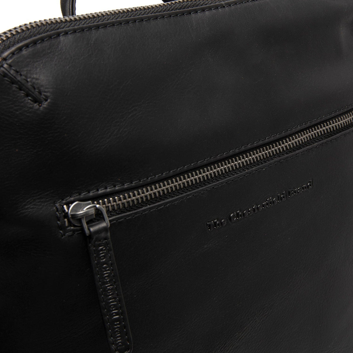 100% Full-Grain Wax Pull-Up 100% Full-Grain Leather Grain Texture &amp; Handcrafted Patina Detail