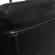 100% Full-Grain Wax Pull-Up 100% Full-Grain Leather Grain Texture &amp; Handcrafted Patina Detail