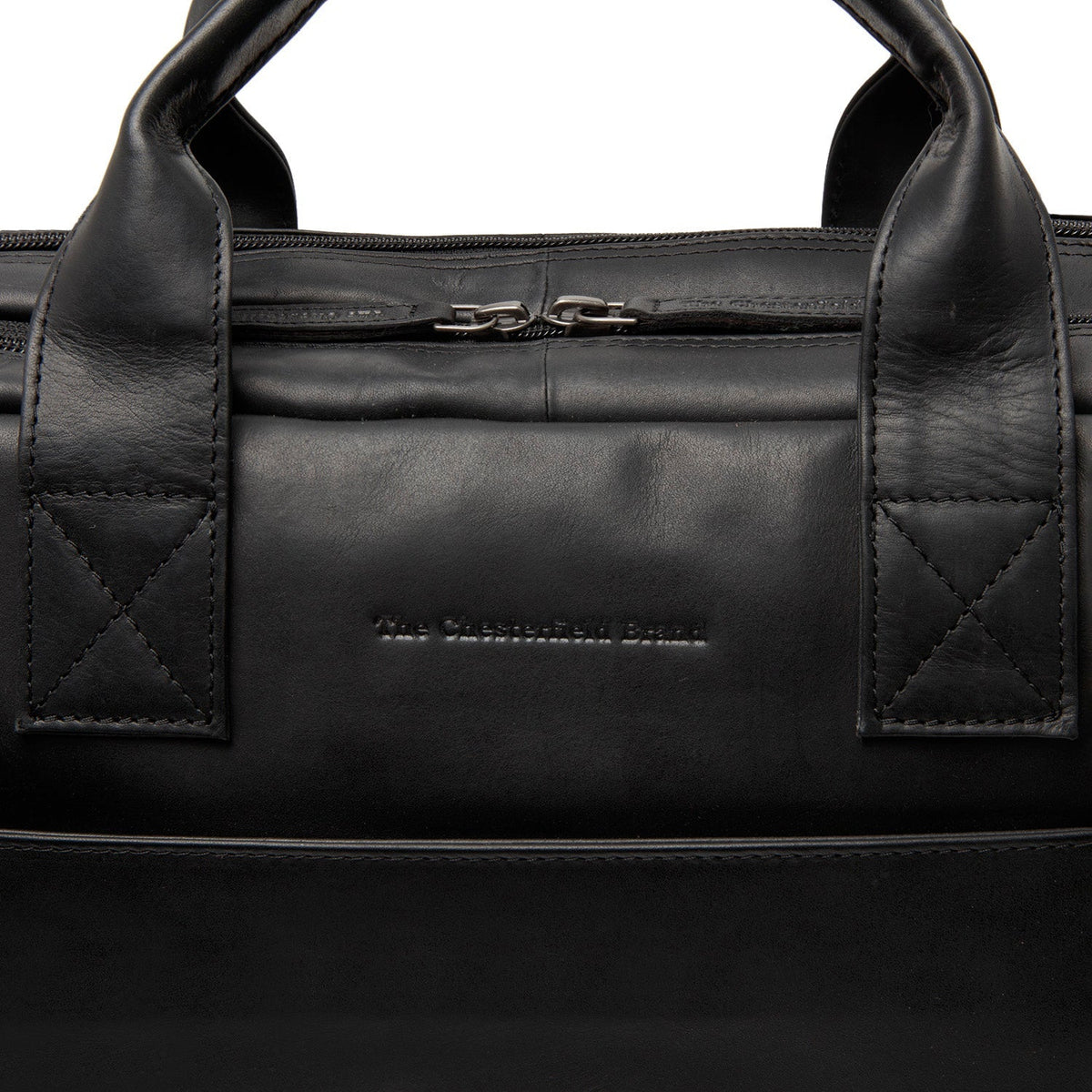 
Solid Antique Brass Hardware & Heavy-Duty Dual Zipper Detail on Frazer حقيبة لابتوب جلدية