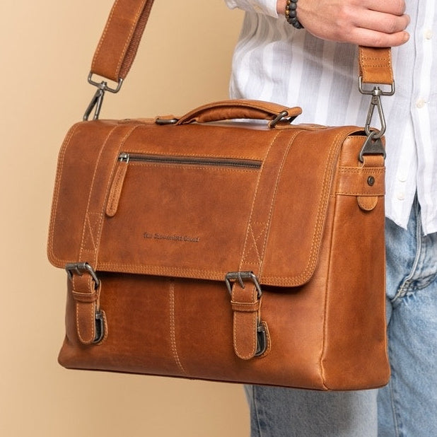 Classic 100% Full-Grain leather Briefcase - عرض خلفي يوضح أحزمة الجلد المقواة والخياطة المتقنة