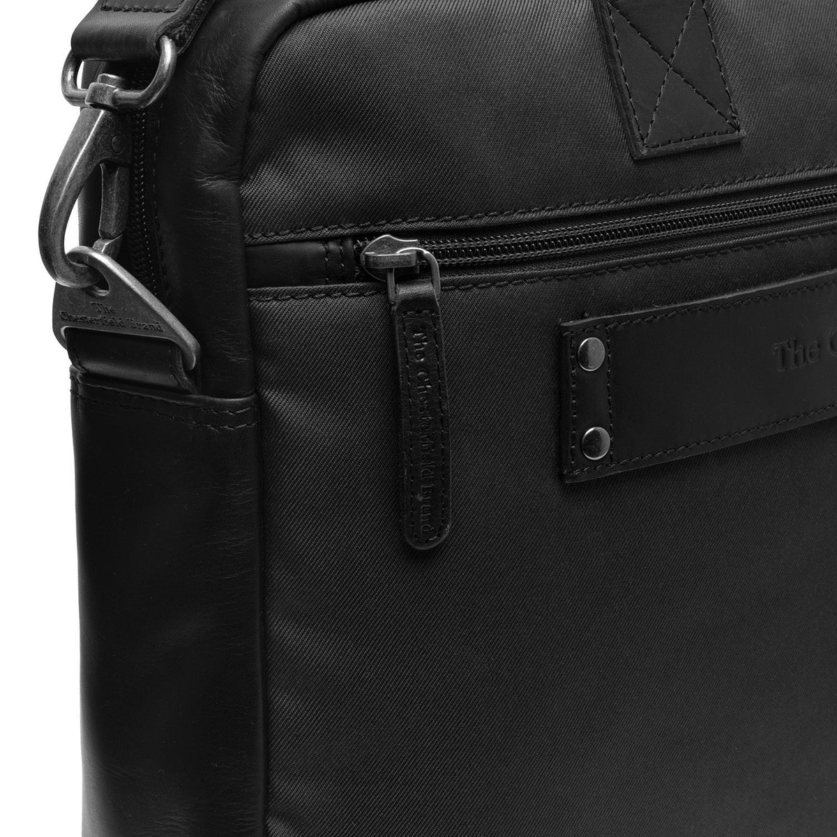 
Classic 100% Full-Grain leather Briefcase - عرض خلفي يوضح أحزمة الجلد المقواة والخياطة المتقنة