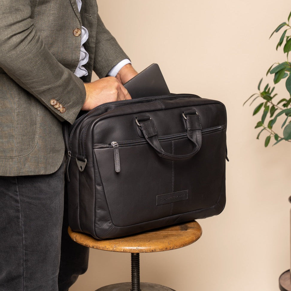 Seth Full-Grain Leather Laptop Bag رجالي - Structured Side Profile Showing Gusset Depth &amp; Expansion Capacity