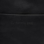 Close-Up Detail of Classic Collar &amp; Heavy-Duty Zipper Hardware on Alesund Full-Grain Leather Phone Bag نسائي