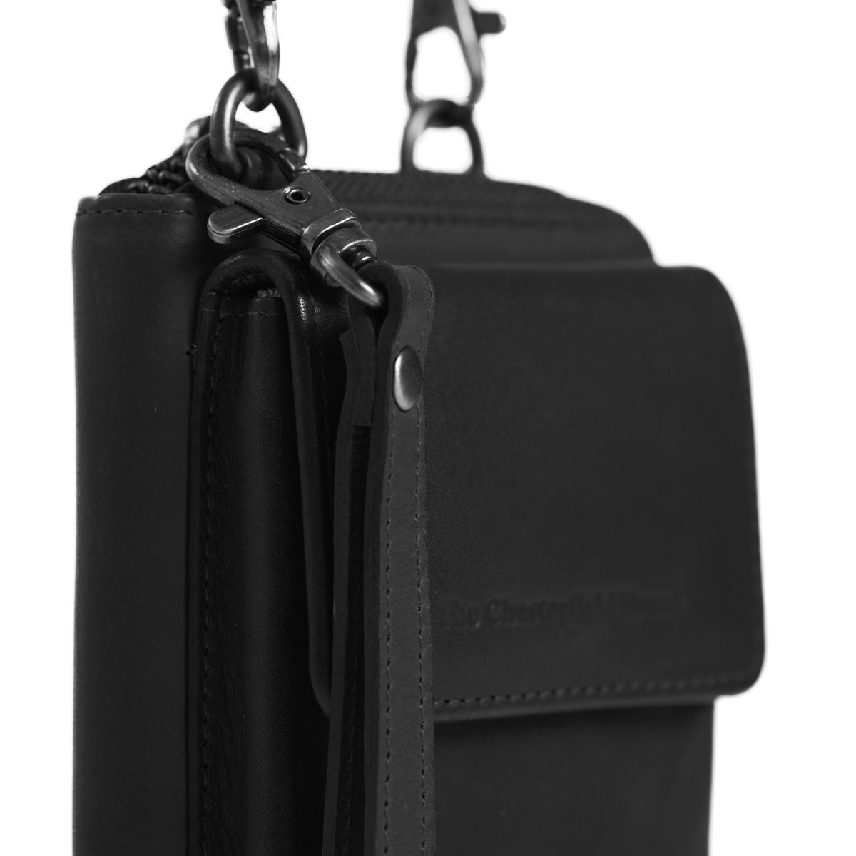 Close-Up Detail of Classic Collar &amp; Heavy-Duty Zipper Hardware on Malaga Full-Grain Leather Phone Bag نسائي