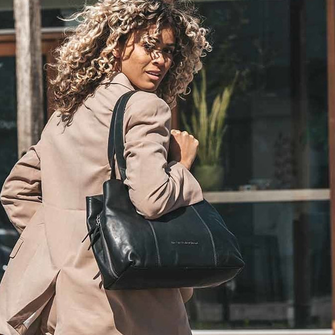 Gail Full-Grain Leather Shoulder Bag نسائي